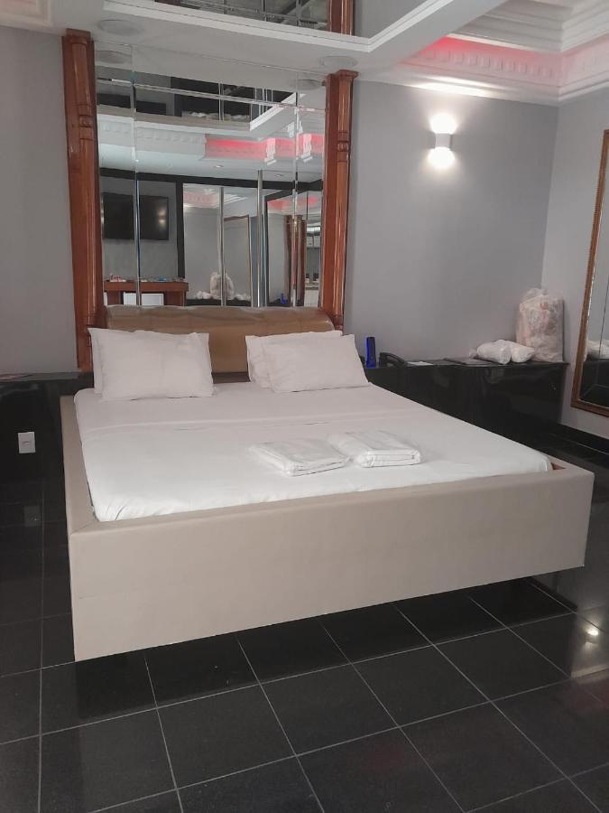 Status Motel - Check In Livre (Adults Only) Serra  Bagian luar foto