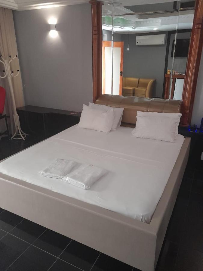 Status Motel - Check In Livre (Adults Only) Serra  Bagian luar foto